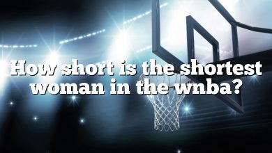 How short is the shortest woman in the wnba?