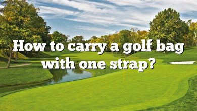 How to carry a golf bag with one strap?