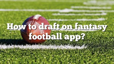 How to draft on fantasy football app?