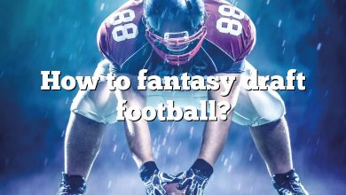 How to fantasy draft football?