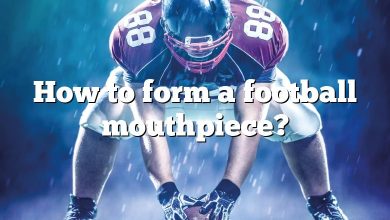 How to form a football mouthpiece?