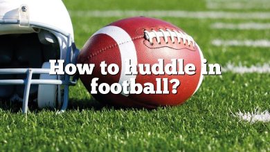 How to huddle in football?