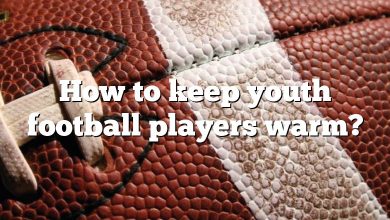 How to keep youth football players warm?