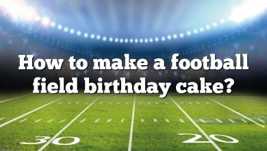 How to make a football field birthday cake?