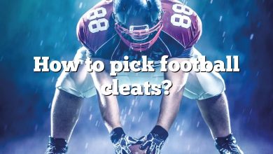 How to pick football cleats?