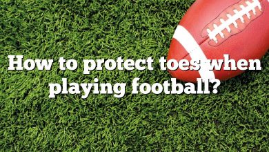 How to protect toes when playing football?