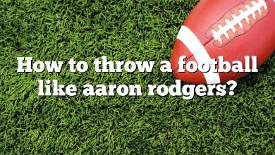 How to throw a football like aaron rodgers?