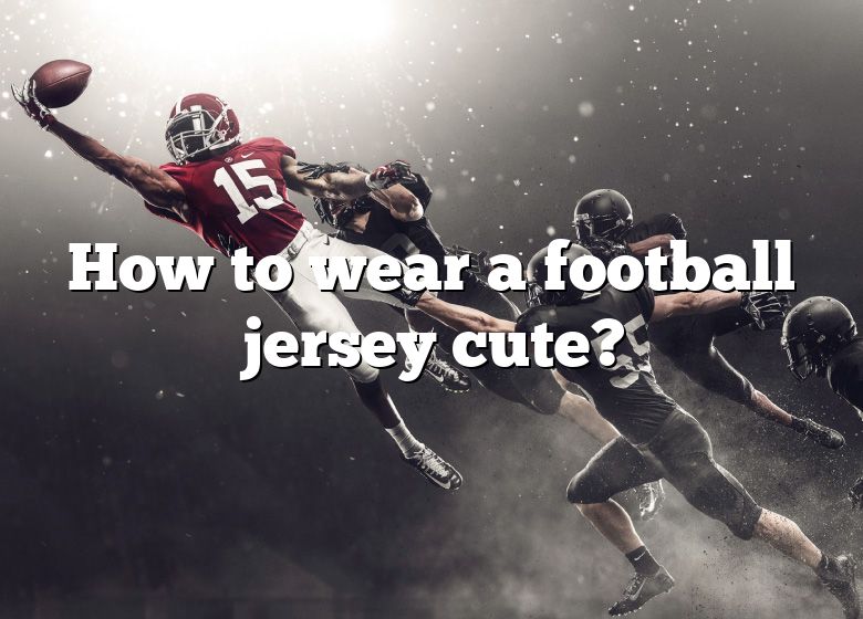 16 Ways To Wear A Football Jersey (That Actually Look Cute