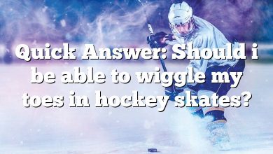 Quick Answer: Should i be able to wiggle my toes in hockey skates?