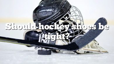 Should hockey shoes be tight?