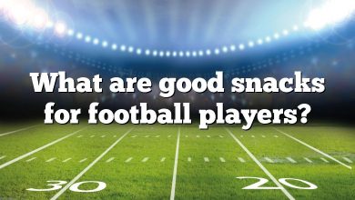 What are good snacks for football players?