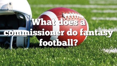 What does a commissioner do fantasy football?