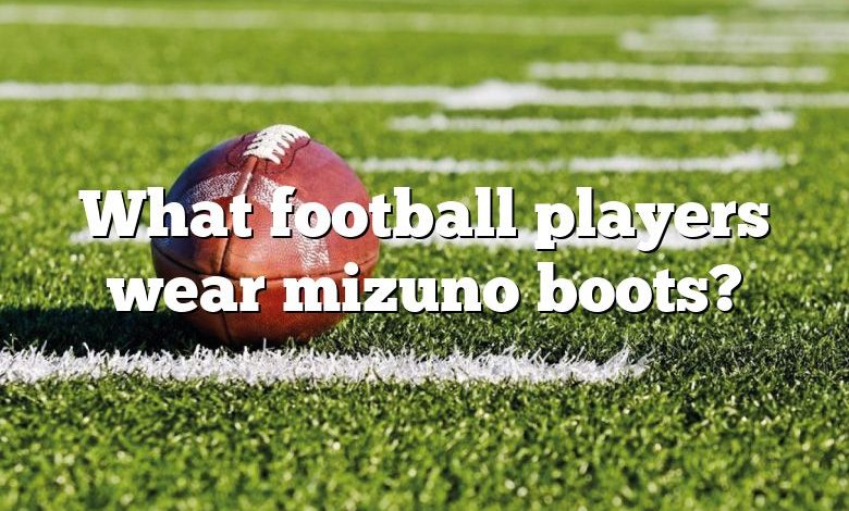 What football players wear mizuno boots?