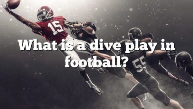 What is a dive play in football?