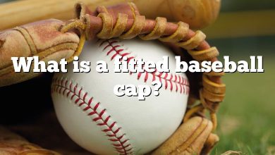 What is a fitted baseball cap?
