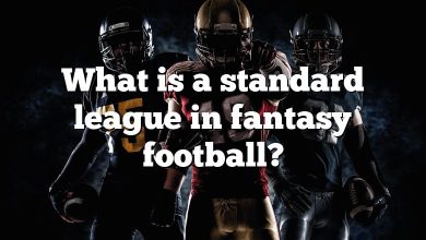 What is a standard league in fantasy football?