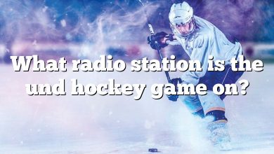 What radio station is the und hockey game on?