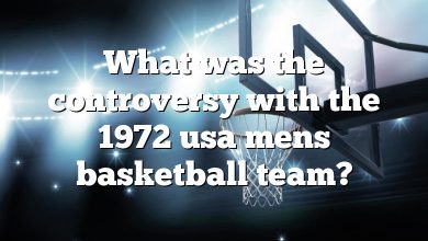 What was the controversy with the 1972 usa mens basketball team?