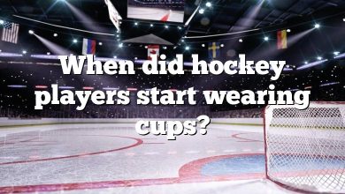 When did hockey players start wearing cups?