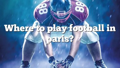 Where to play football in paris?