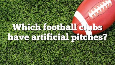 Which football clubs have artificial pitches?