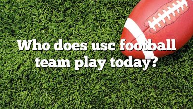Who does usc football team play today?