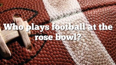 Who plays football at the rose bowl?