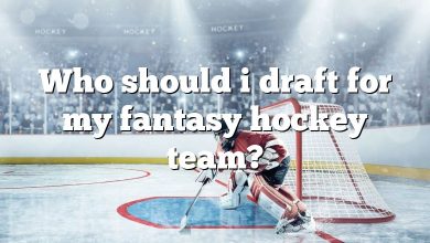 Who should i draft for my fantasy hockey team?