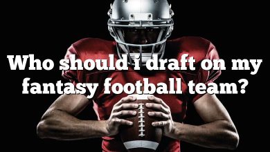 Who should i draft on my fantasy football team?