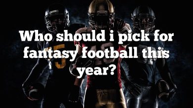 Who should i pick for fantasy football this year?