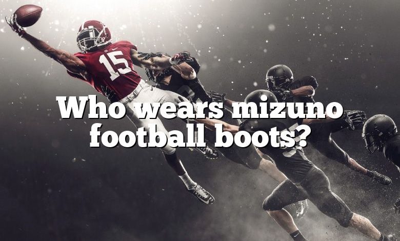 Who wears mizuno football boots?